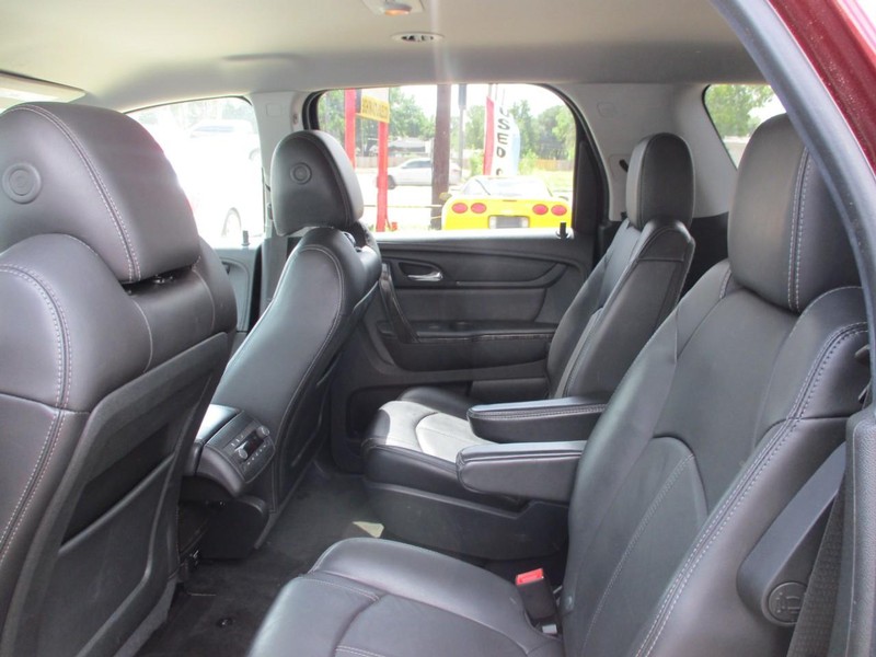 GMC Acadia Vehicle Image 12