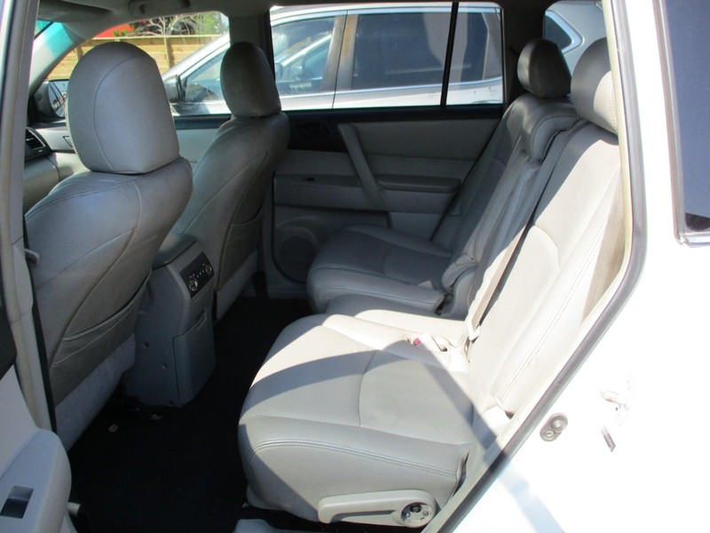 Toyota Highlander Vehicle Image 09