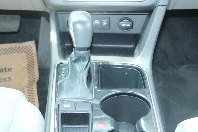 Hyundai Sonata Vehicle Image 16