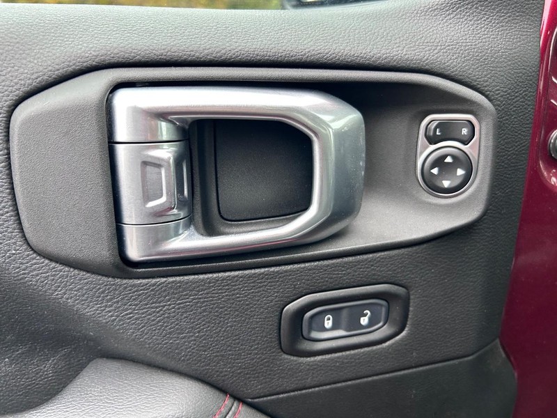 Jeep Wrangler Vehicle Image 16