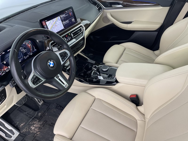 BMW X3 Vehicle Full-screen Gallery Image 02