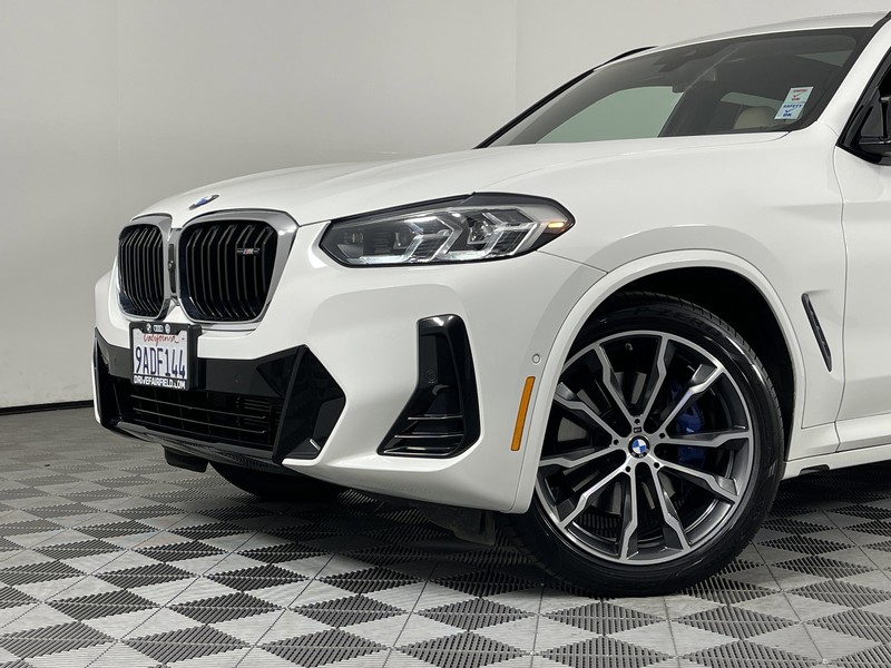 BMW X3 Vehicle Full-screen Gallery Image 04
