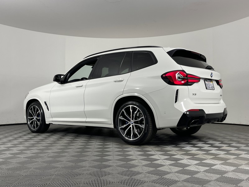 BMW X3 Vehicle Full-screen Gallery Image 10