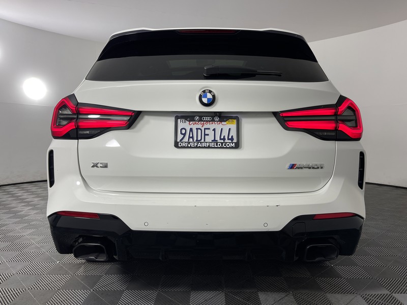 BMW X3 Vehicle Full-screen Gallery Image 11