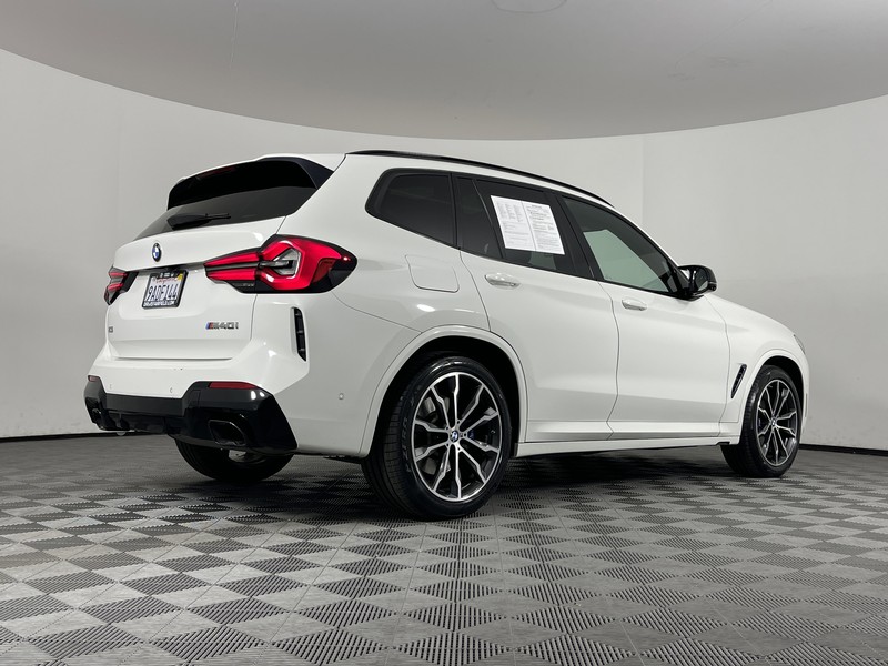 BMW X3 Vehicle Full-screen Gallery Image 16