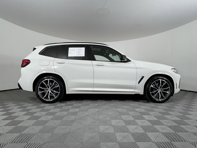 BMW X3 Vehicle Full-screen Gallery Image 17