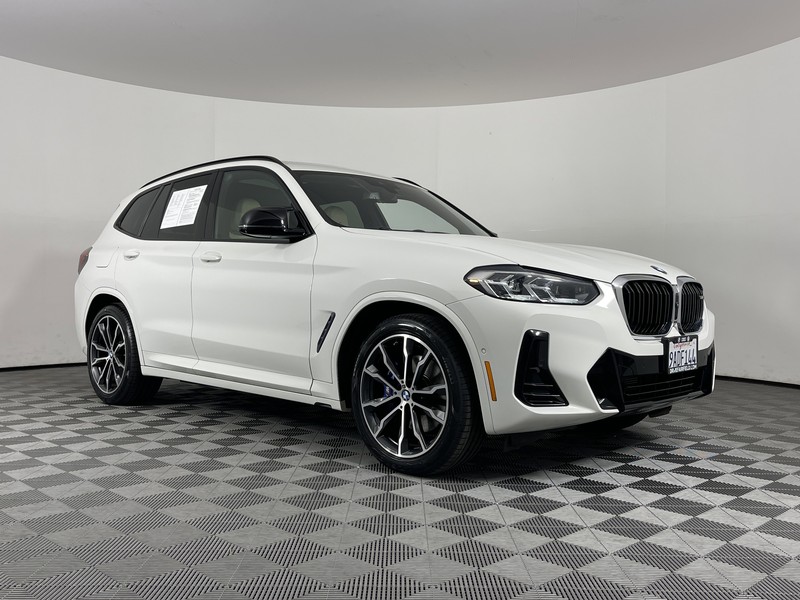 BMW X3 Vehicle Full-screen Gallery Image 18