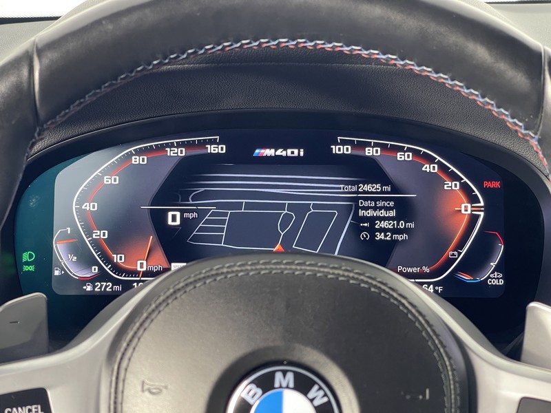 BMW X3 Vehicle Full-screen Gallery Image 24