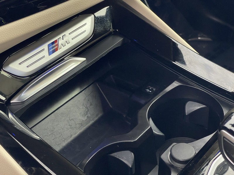 BMW X3 Vehicle Full-screen Gallery Image 31