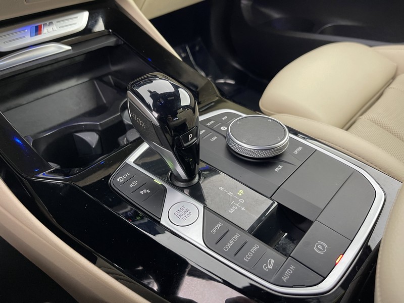 BMW X3 Vehicle Full-screen Gallery Image 32