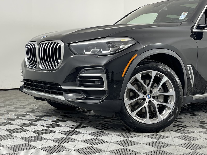 BMW X5 Vehicle Full-screen Gallery Image 04