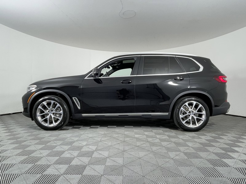 BMW X5 Vehicle Full-screen Gallery Image 09