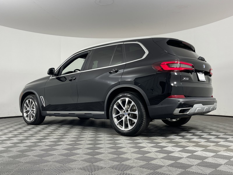 BMW X5 Vehicle Full-screen Gallery Image 10