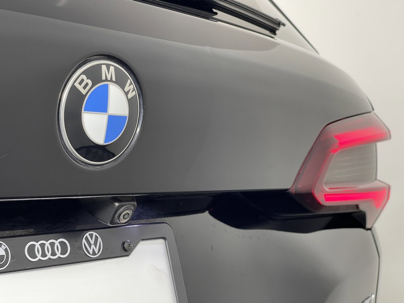 BMW X5 Vehicle Full-screen Gallery Image 13