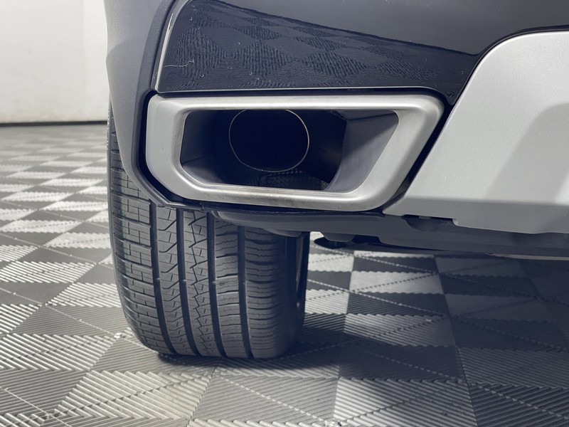 BMW X5 Vehicle Full-screen Gallery Image 15