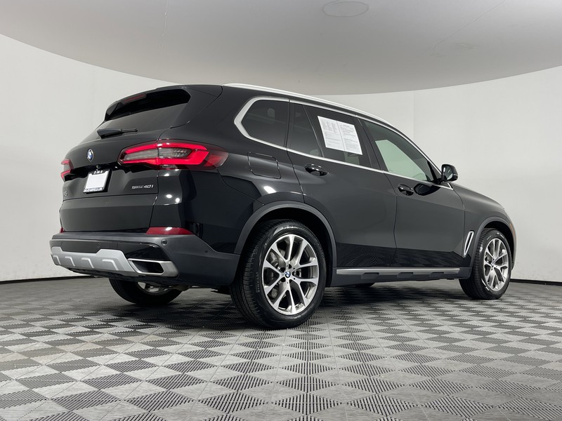 BMW X5 Vehicle Full-screen Gallery Image 16