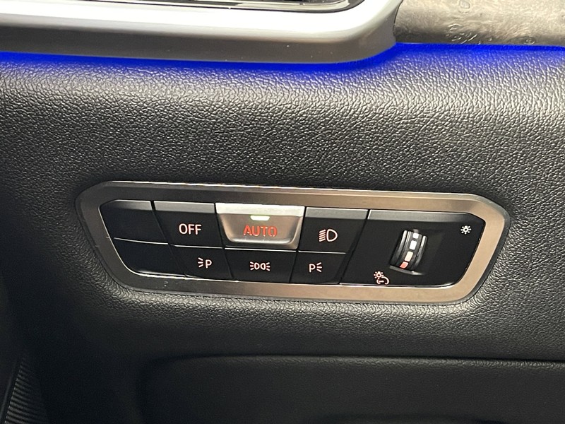 BMW X5 Vehicle Full-screen Gallery Image 22