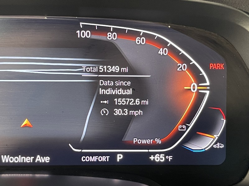 BMW X5 Vehicle Full-screen Gallery Image 25