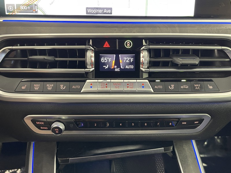 BMW X5 Vehicle Full-screen Gallery Image 29