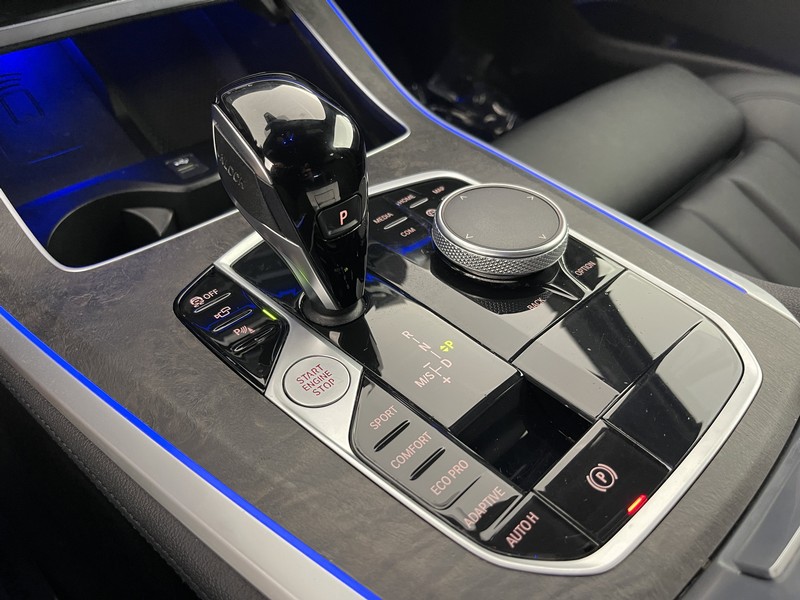 BMW X5 Vehicle Full-screen Gallery Image 32