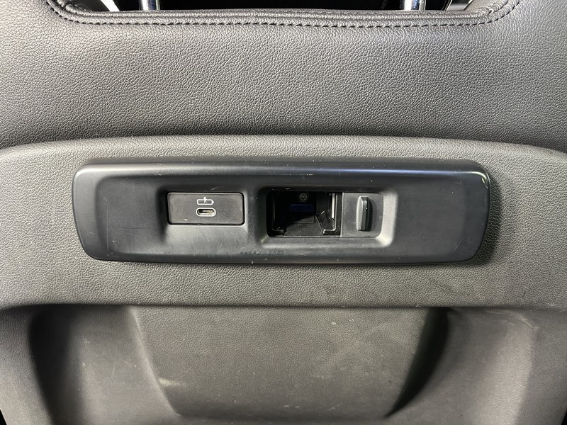 BMW X5 Vehicle Full-screen Gallery Image 34