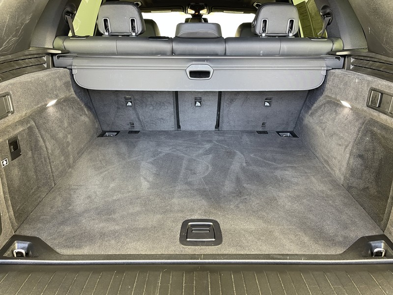 BMW X5 Vehicle Full-screen Gallery Image 36