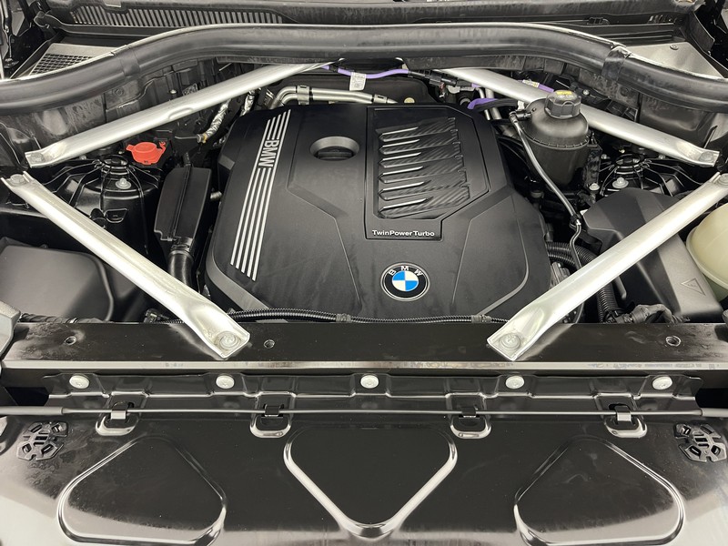 BMW X5 Vehicle Full-screen Gallery Image 37