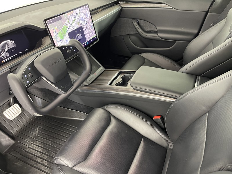 Tesla Model S Vehicle Full-screen Gallery Image 02