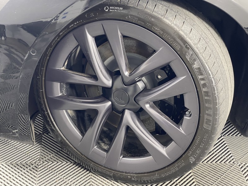 Tesla Model S Vehicle Full-screen Gallery Image 05