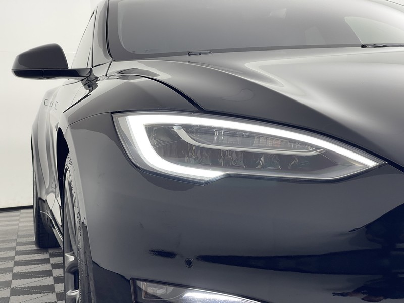 Tesla Model S Vehicle Full-screen Gallery Image 08