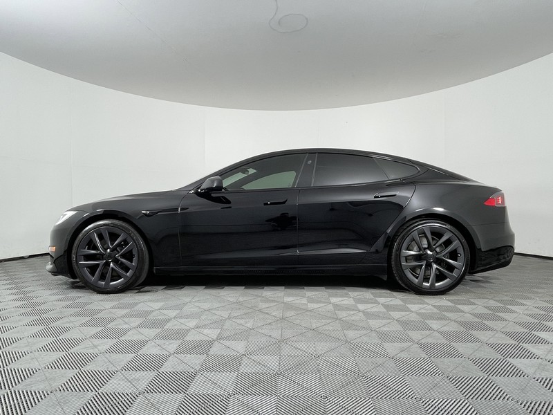 Tesla Model S Vehicle Full-screen Gallery Image 09