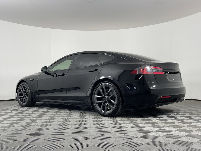 Tesla Model S Vehicle Full-screen Gallery Image 10