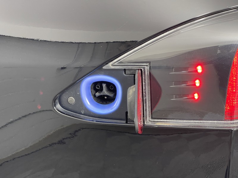 Tesla Model S Vehicle Full-screen Gallery Image 12