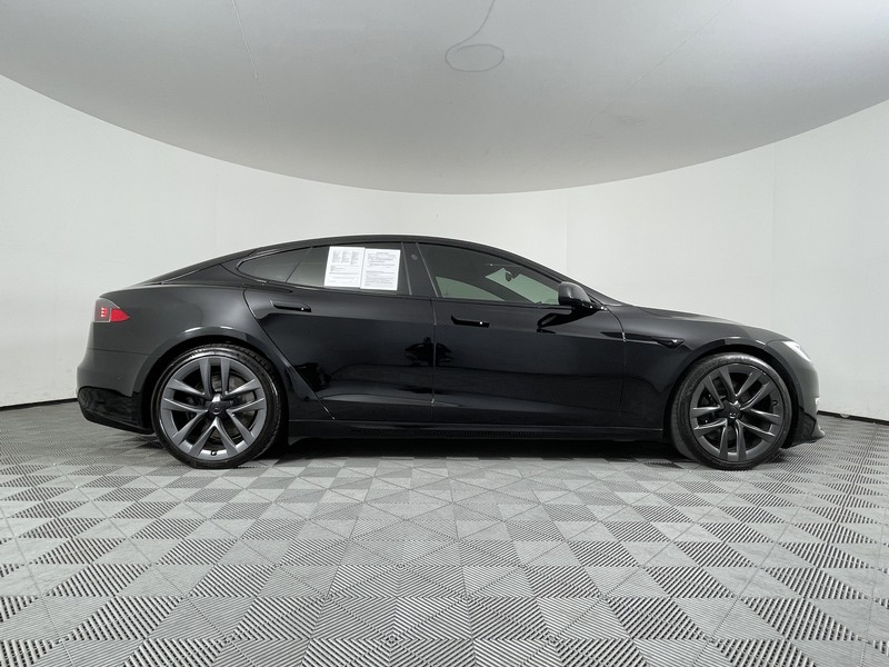 Tesla Model S Vehicle Full-screen Gallery Image 15