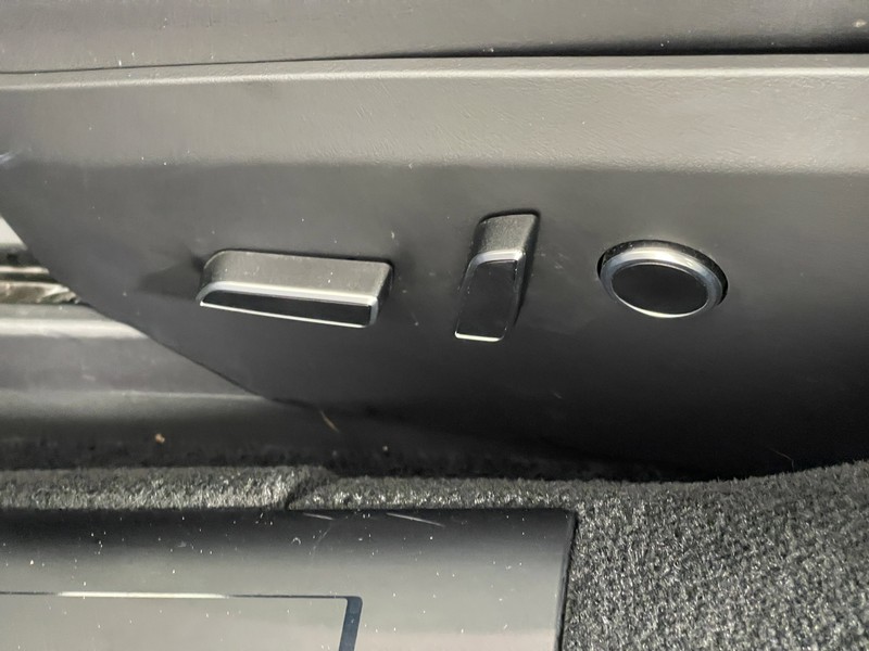 Tesla Model S Vehicle Full-screen Gallery Image 17