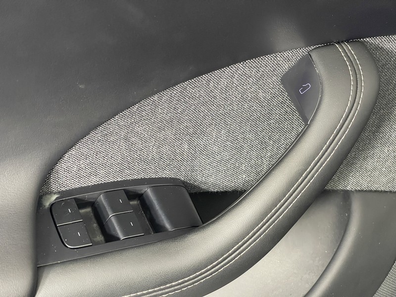 Tesla Model S Vehicle Full-screen Gallery Image 19