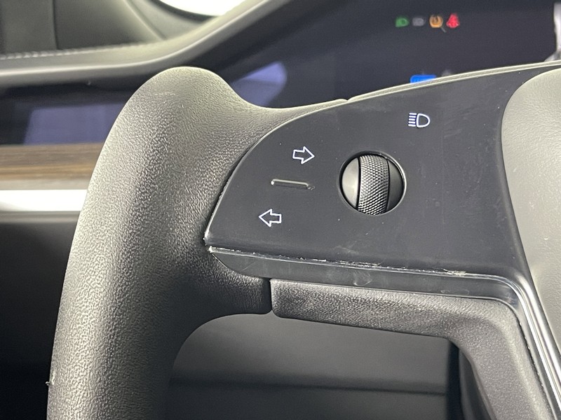 Tesla Model S Vehicle Full-screen Gallery Image 22