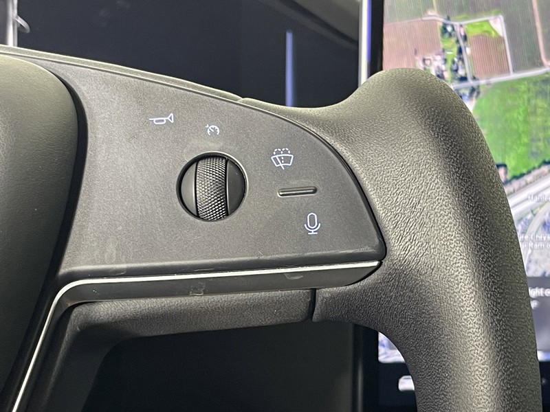 Tesla Model S Vehicle Full-screen Gallery Image 23