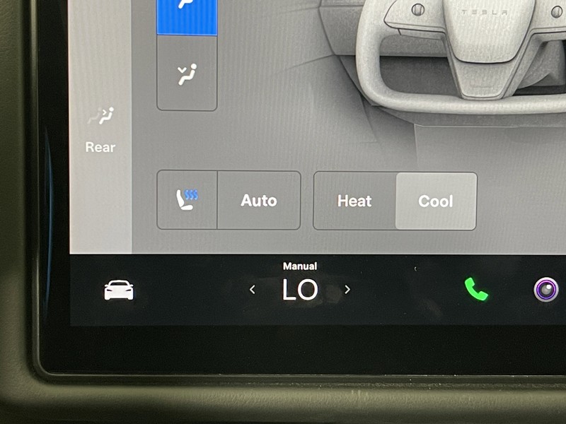 Tesla Model S Vehicle Full-screen Gallery Image 30