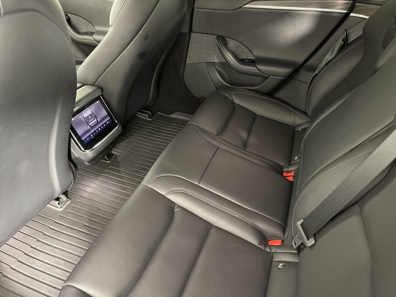Tesla Model S Vehicle Full-screen Gallery Image 33