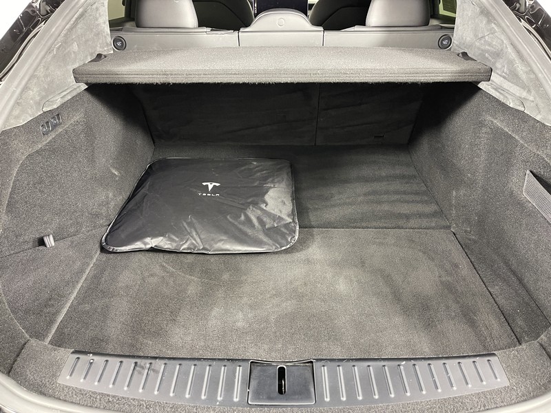 Tesla Model S Vehicle Full-screen Gallery Image 35