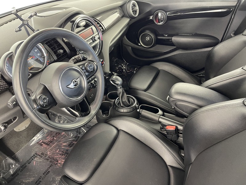 MINI Cooper Hardtop 4 Door Vehicle Full-screen Gallery Image 02