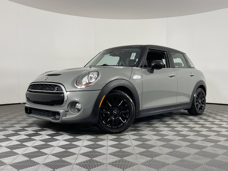 MINI Cooper Hardtop 4 Door Vehicle Full-screen Gallery Image 03