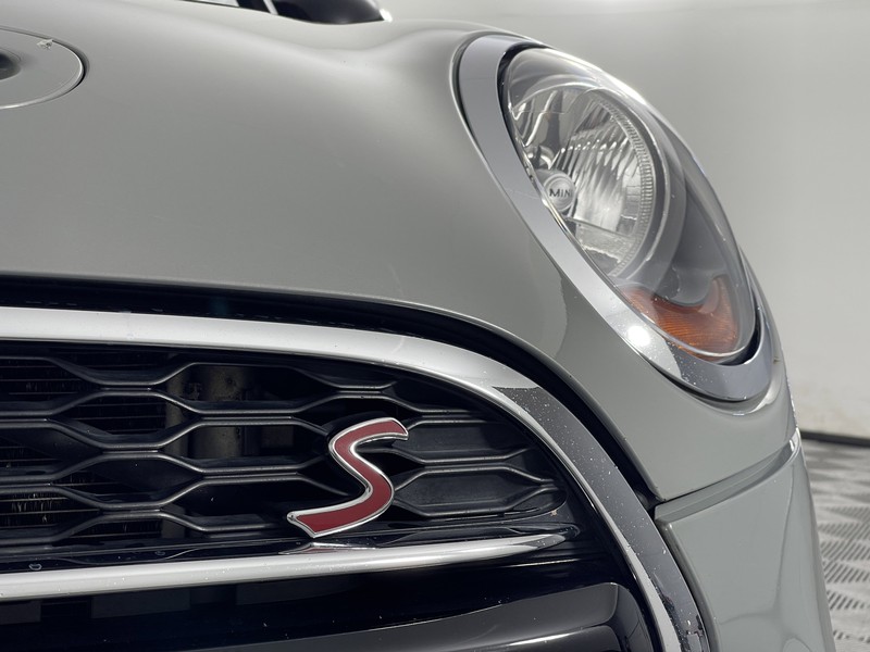 MINI Cooper Hardtop 4 Door Vehicle Full-screen Gallery Image 08