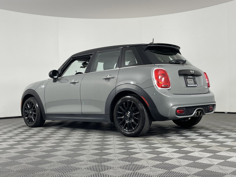 MINI Cooper Hardtop 4 Door Vehicle Full-screen Gallery Image 10