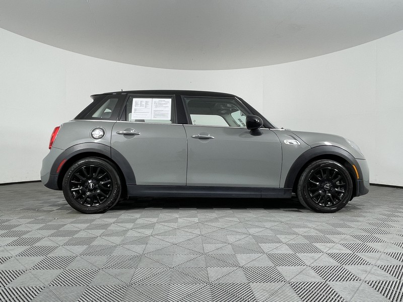 MINI Cooper Hardtop 4 Door Vehicle Full-screen Gallery Image 15