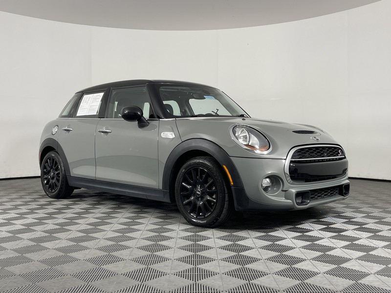 MINI Cooper Hardtop 4 Door Vehicle Full-screen Gallery Image 16