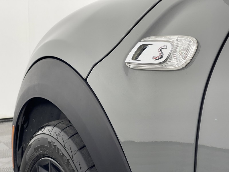 MINI Cooper Hardtop 4 Door Vehicle Full-screen Gallery Image 17