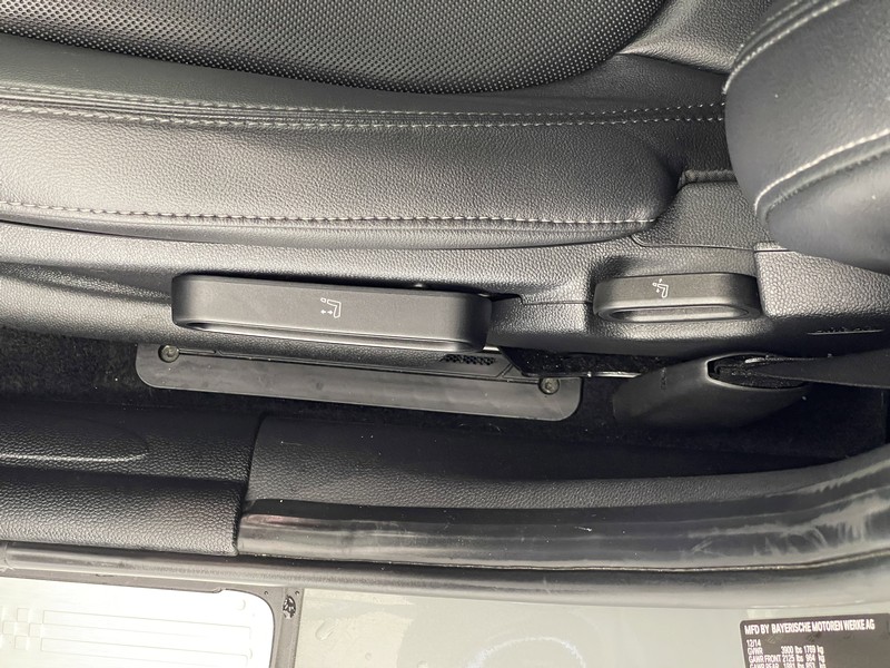 MINI Cooper Hardtop 4 Door Vehicle Full-screen Gallery Image 18