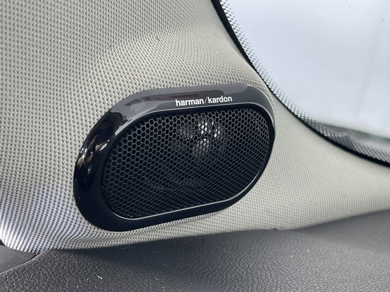 MINI Cooper Hardtop 4 Door Vehicle Full-screen Gallery Image 21